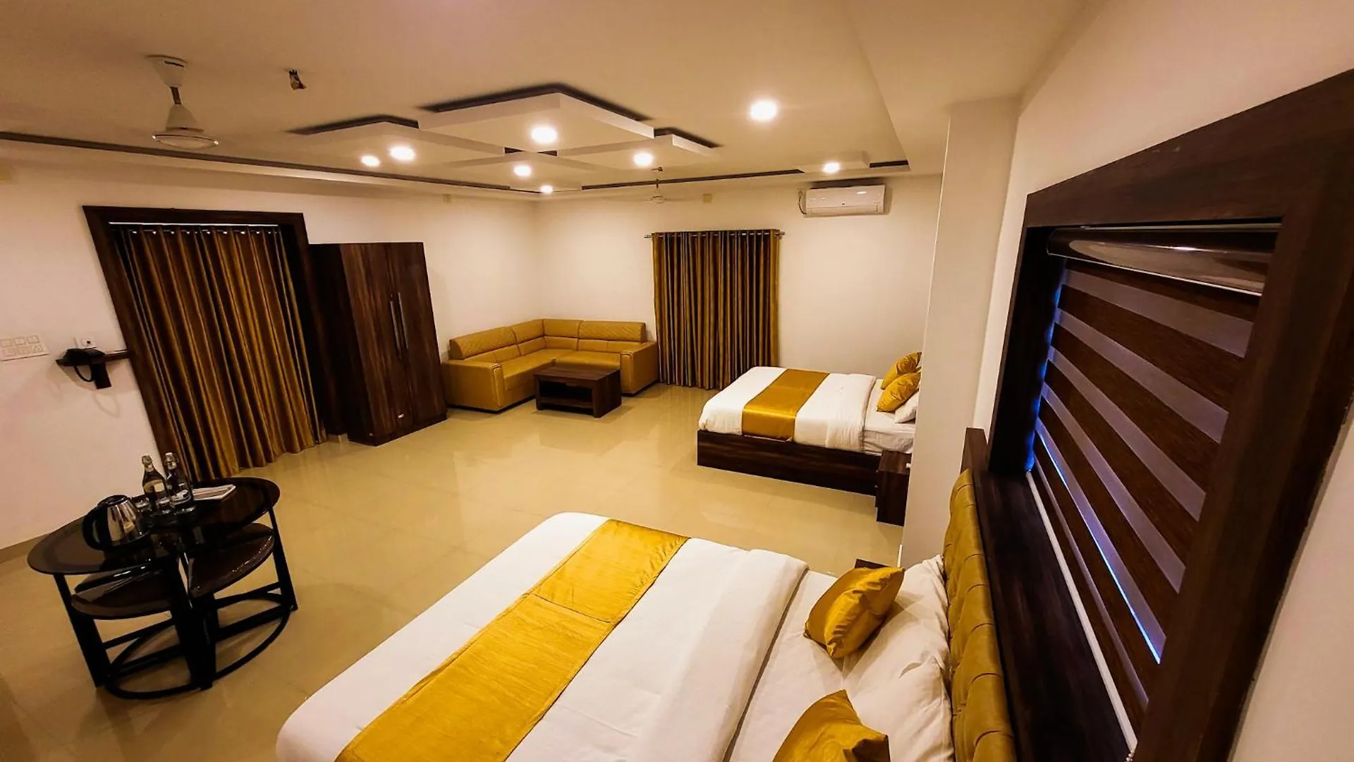 Thejaswini Residency Cheruvathur Nīleshwar Hotell